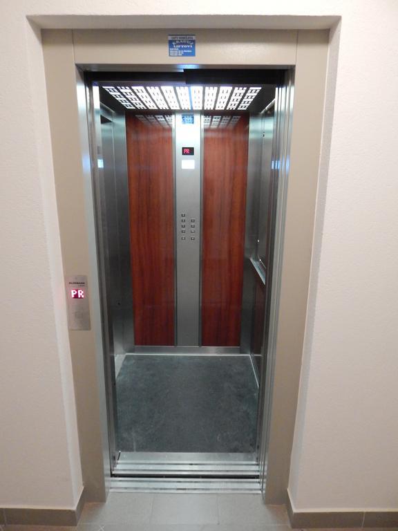 Apartments Center Kg Κραγκούγιεβατς Δωμάτιο φωτογραφία